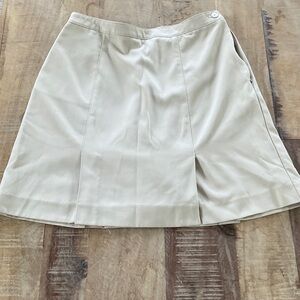 Tail ladies golf skort. Size 4 Cream A-Line Skirt with Front Panel Detail